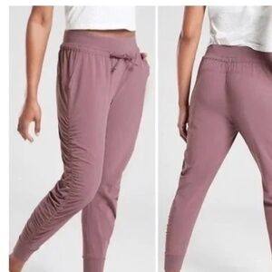 Athleta ruffle design jogger size 6